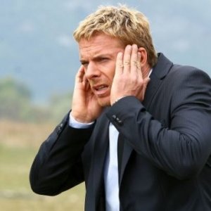 Kaspar Capparoni in un momento della fiction Al di là del lago