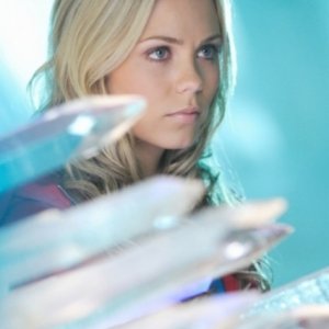 Laura Vandervoort in una scena dell'episodio ' L'anello Blu ' della settima stagione di Smallville