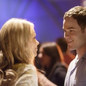 Laura Vandervoort insieme ad Aaron Ashmore nell'episodio ' Hero ' della settima stagione della serie tv Smallville