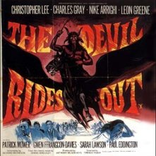 Lobbycard promozionale del film The Devil Rides Out 