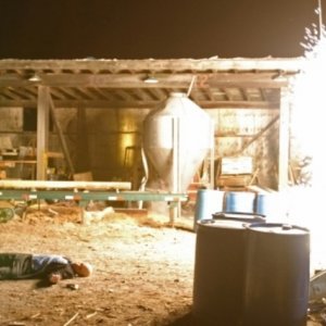 Michael Rosenbaum a terra e Tom Welling sulla sinistra nell'episodio ' Il prezzo dell'immortalità' della settima stagione di Smallville