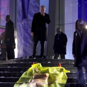 Micheal Rosenbaum in una scena drammatica dell'episodio 'Il medaglione del potere' della serie tv Smallville
