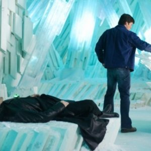 Tom Welling e Christopher Heyerdahl  in una scena dell'episodio ' L'anello Blu ' della settima stagione di Smallville