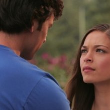 Tom Welling e  Kristin Kreuk in una scena dell'episodio ' Il supereroe' della serie tv Smallville