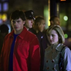 Tom Welling ed Allison Mack nell'episodio ' Il medaglione del potere ' della serie tv Smallville