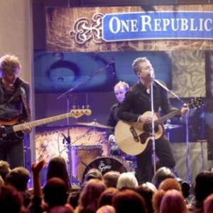 Un momento dell'episodio ' Hero ' della settima stagione della serie tv Smallville