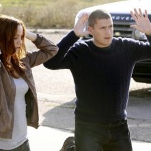 Wentworth Miller e Sarah Wayne Callies nell'episodio Vs. di Prison Break