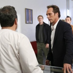 William Fichtner, Robert Knepper e Michael Rapaport in una scena dell'episodio The Mother Lode di Prison Break