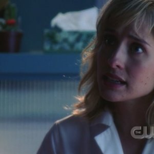Allison Mack in una scena dell'episodio 'Il sole giallo' della serie tv Smallville