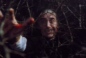Christopher Lee in una scena de I satanici riti di Dracula