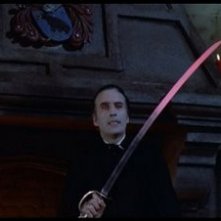 Christopher Lee in una scena de Il marchio di Dracula