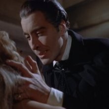 Christopher Lee Seduce Melissa Stribling In Una Scena Di Dracula Il Vampiro 113085