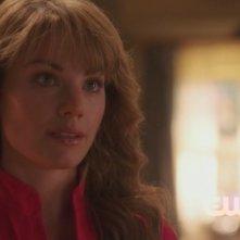 Erica Durance in una scena dell'episodio 'Il sole giallo' della serie tv Smallville