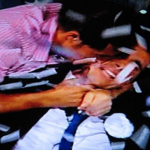 Ferdi Berisa, il vincitore del Grande Fratello 9, si lascia abbracciare da Marcello, il secondo classificato