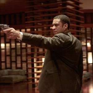 Harry Lennix in una scena dell'episodio Briar Rose di Dollhouse