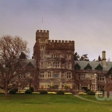 Il maniero dei Luthor nell'episodio 'La fondazione Isis' della settima stagione di Smallville