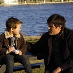 Jackson Brundage e Paul Johannson in una scena dell'episodio Searching for a Former Clarity di One Tree Hill