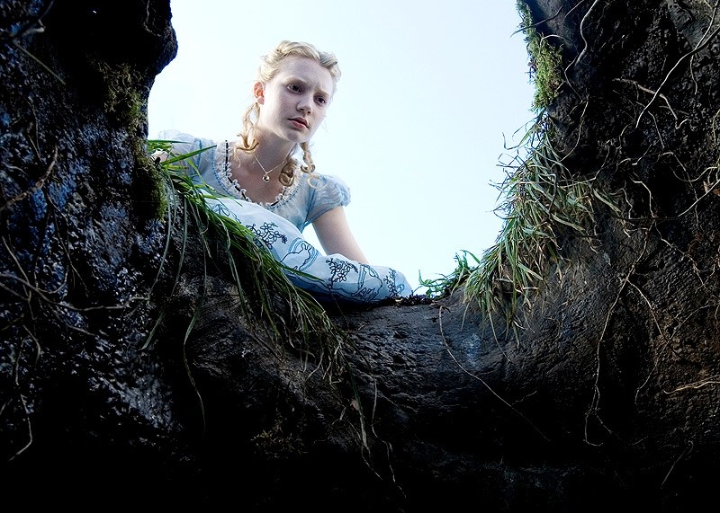 Mia Wasikowska In Una Scena Del Film Alice In Wonderland 113094