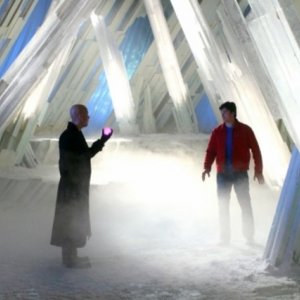 Michael Rosenbaum  e Tom Welling si affrontano nella Fortezza della Solitudine nell'episodio 'Arctic' della serie tv Smallville
