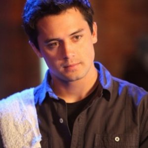 Stephen Colletti in una scena dell'episodio A Kiss To Build A Dream On di One Tree Hill