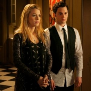 Blake Lively e Penn Badgley in una scena dell'episodio Seder Anything di Gossip Girl