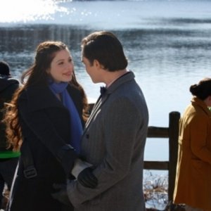 Ed Westwick e Michelle Trachtenberg in una scena dell'episodio Southern Gentlemen Prefer Blondes di Gossip Girl