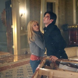 Hayden Panettiere e Milo Ventimiglia in una scena di An Invisible Thread della terza stagione di Heroes