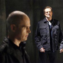 Jack Coleman e Zeljko Ivanek in una scena di An Invisible Thread dalla terza stagione di Heroes