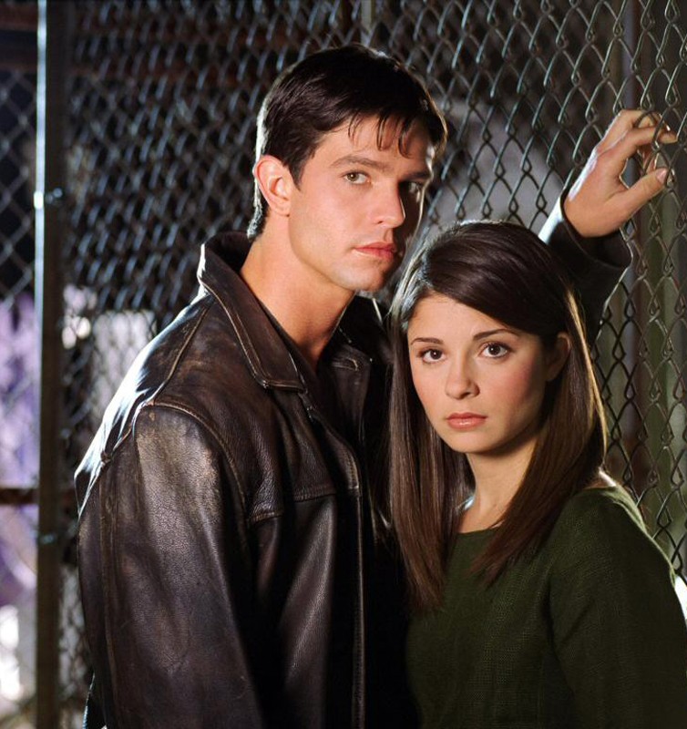 Jason Behr E Shiri Appleby In Una Foto Promo Di Roswell 113612