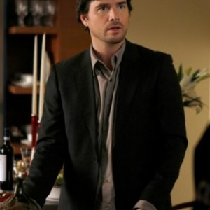 Matthew Settle in una scena dell'episodio The Wrath of Con di Gossip Girl