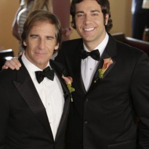 Scott Bakula e Zachary Levi in un momento sul set dell'episodio 'Chuck Versus The Ring' della serie tv Chuck