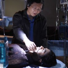 Sendhil Ramamurthy e Masi Oka in una scena di An Invisible Thread della terza stagione di Heroes