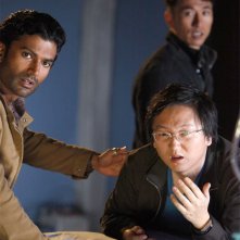 Sendhil Ramamurthy, James Kyson Lee e Masi Oka in una scena di An Invisible Thread della terza stagione di Heroes