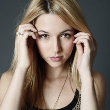 Uno sguardo intenso dell'attrice Alona Tal