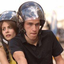 Willa Holland in una scena del film Genova