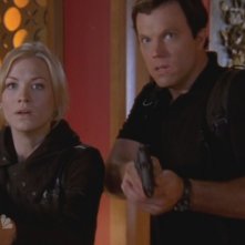 Yvonne Strahorvski e Adam Baldwin, nell'episodio 'Chuck Versus the Sensei ' della serie televisiva Chuck