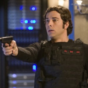 Zachary Levi in una sequenza dell'episodio 'Chuck Versus the Dream Job' della serie tv Chuck
