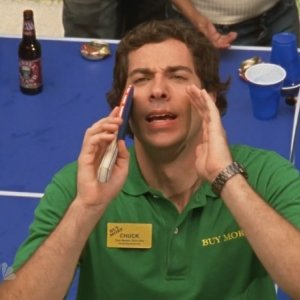 Zachary Levi nel ruolo di Chuck in una scena dell'episodio Chuck Versus the Ex della seconda stagione di Chuck