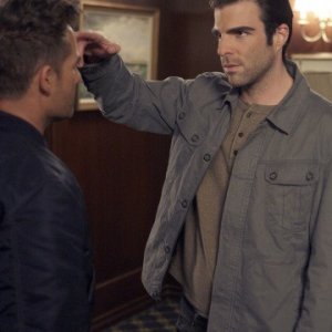 Zachary Quinto e Adrian Pasdar in una scena di I Am Sylar della terza stagione di Heroes