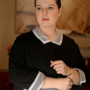 Zuzanna Szadkowsk in una scena dell'episodio Seder Anything di Gossip Girl