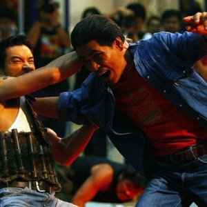 Akara Amarttayakul in una scena di lotta di Muay thai Chaiya