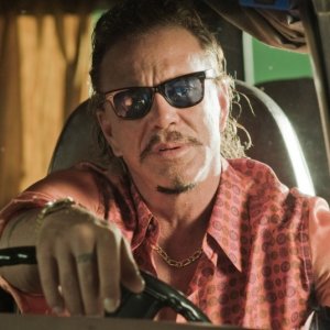Mickey Rourke in una scena del film The Informers