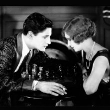 Ivor Novello e June in una scena de Il pensionante