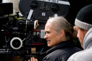 La regista Jane Campion sul set di Bright Star, presentato in concorso a Cannes 2009