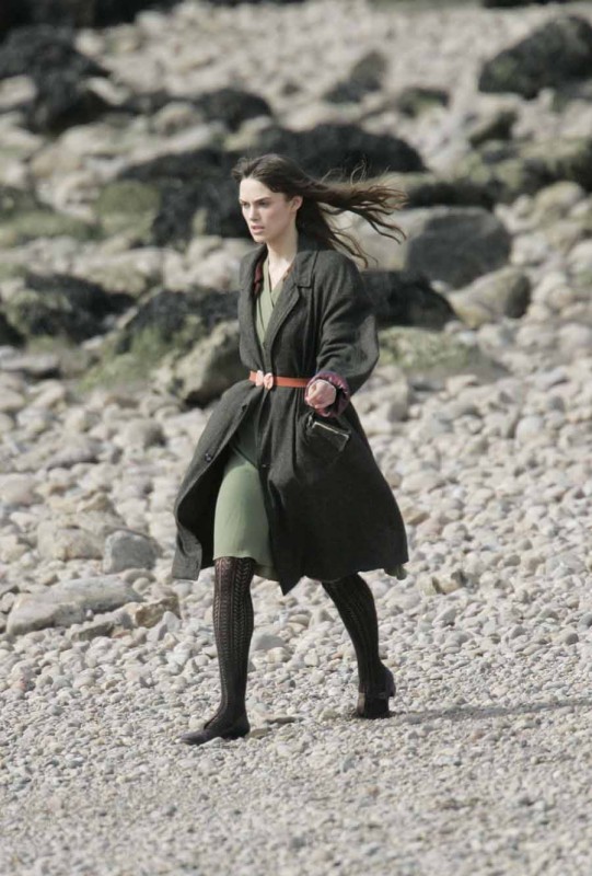 Keira Knightley Cammina Sulla Spiaggia Di Clevedon Dove Si Gira Never Let Me Go 113971