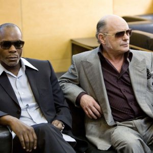 Alex Descas e Jean-François Stévenin in una scena del film The Limits of Control