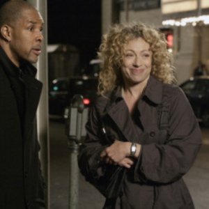 Eriq La Salle e Alex Kingston in una scena dell'episodio And in the End... di E.R. - Medici in prima linea