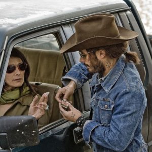 Hiam Abbass e Gael Garcia Bernal in una scena del film The Limits of Control