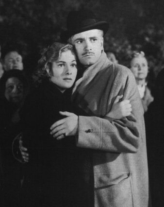 Laurence Olivier E Joan Fontaine In Una Scena Di Rebecca La Prima Moglie 114160