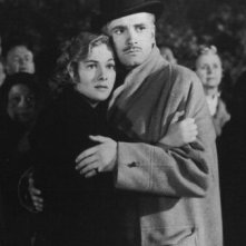 Laurence Olivier e Joan Fontaine in una scena di Rebecca, la prima moglie